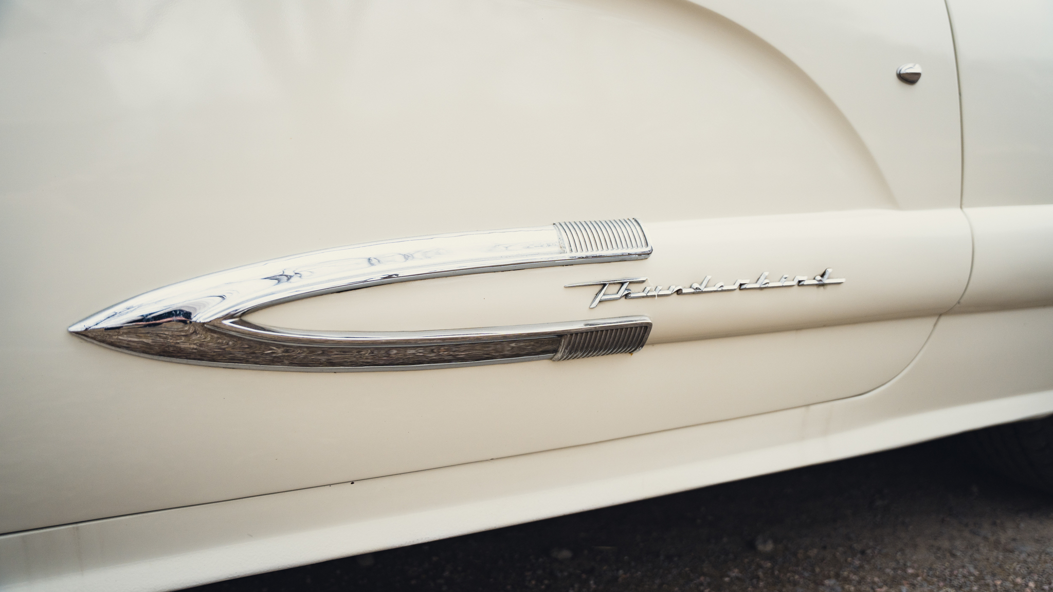 Exteriörbild på 1959 Ford Thunderbird hardtop