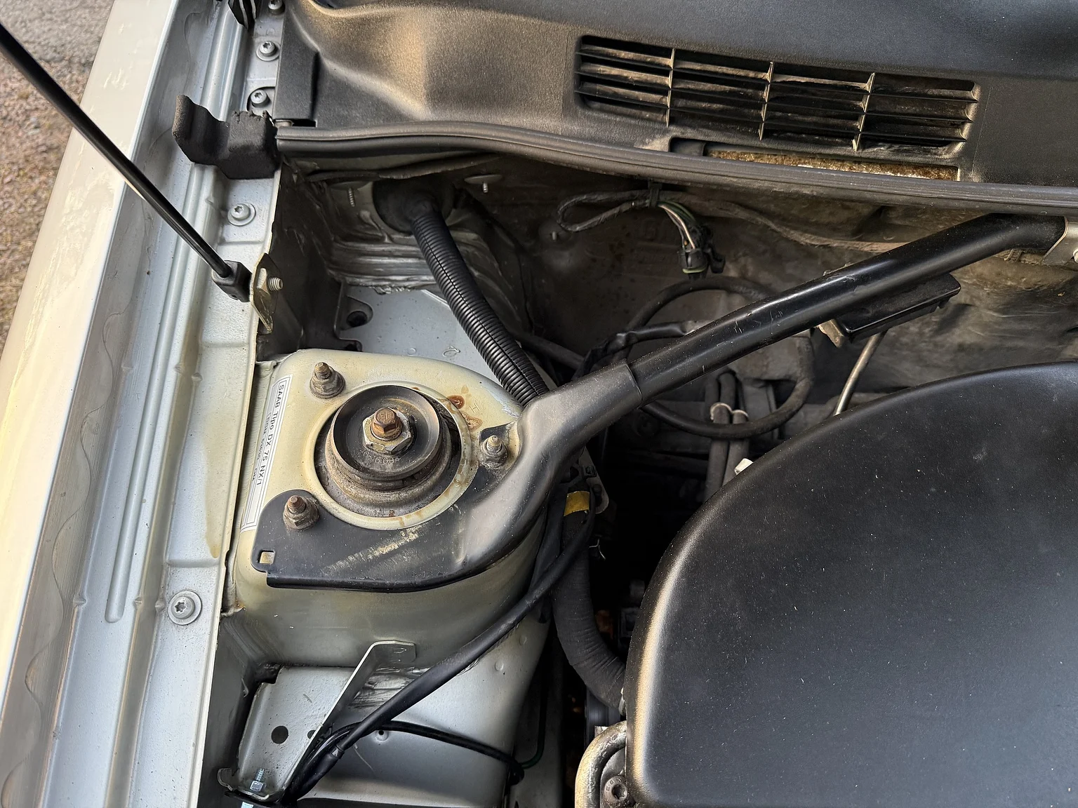 Image of 1996 SAAB 900 Turbo Convertible (10) mechanics