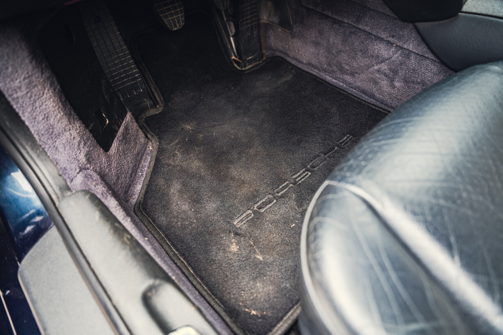 Interior image of 1999 Porsche 911 Carrera 4