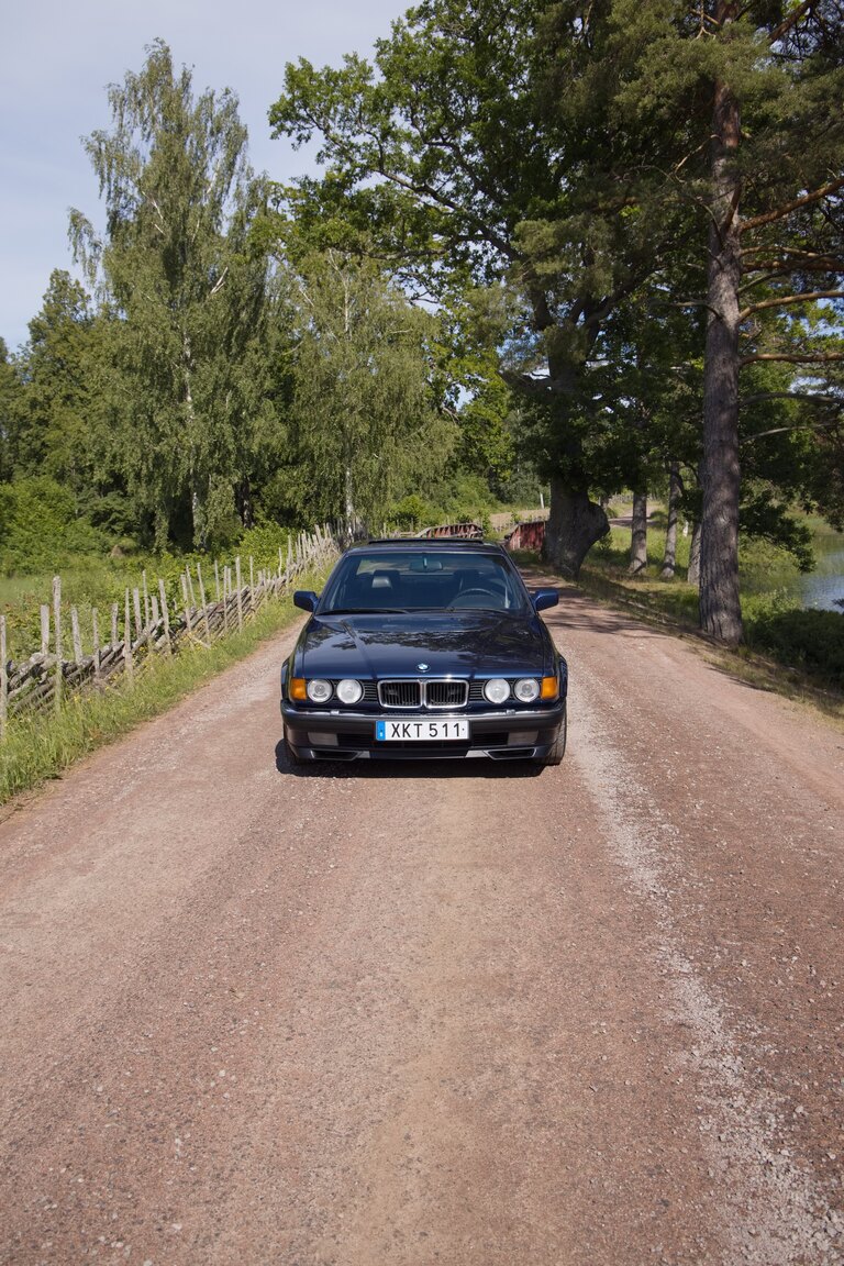 Exterior image of 1990 BMW 750 IAL Highline
