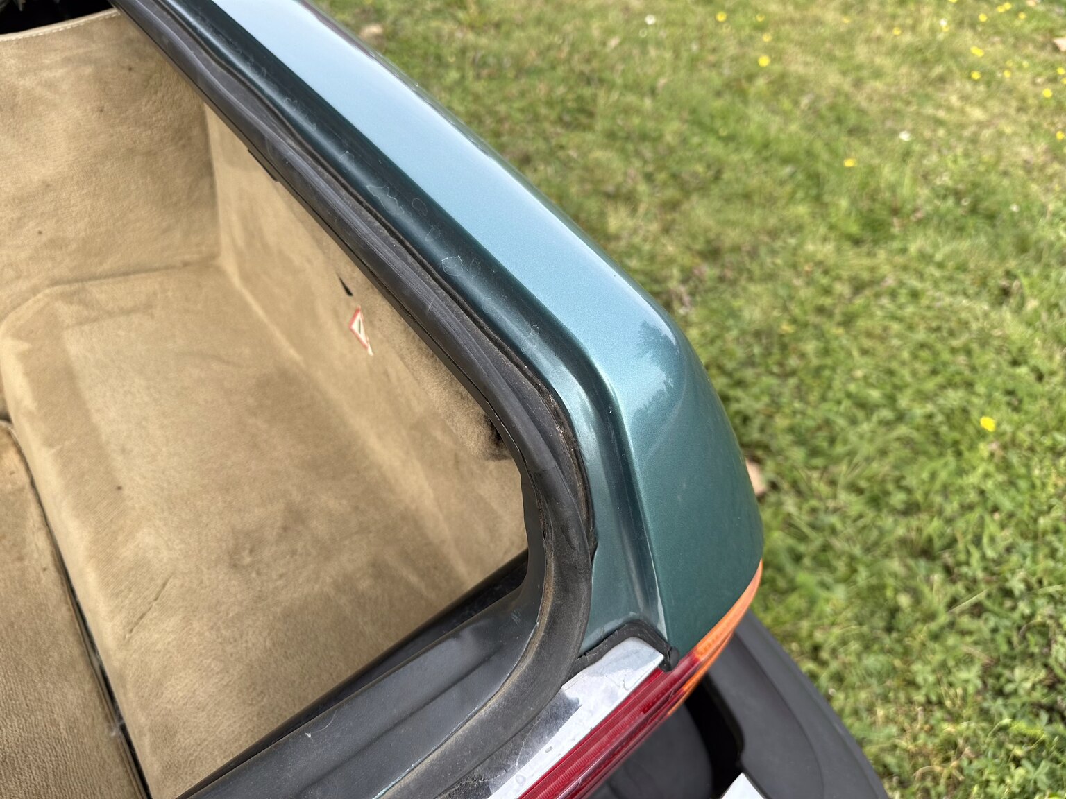 Innenraumfoto von 1985 Mercedes-Benz 380 SL