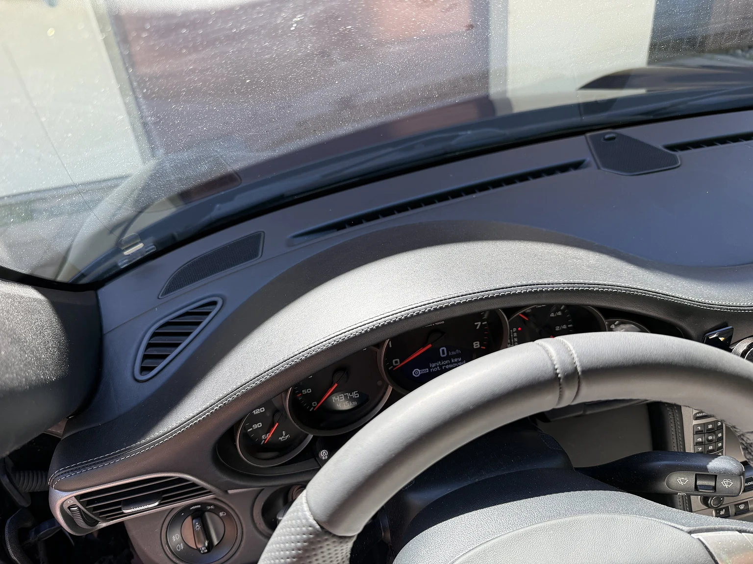Innenraumfoto von 2008 Porsche 911 Carrera 4 (23)