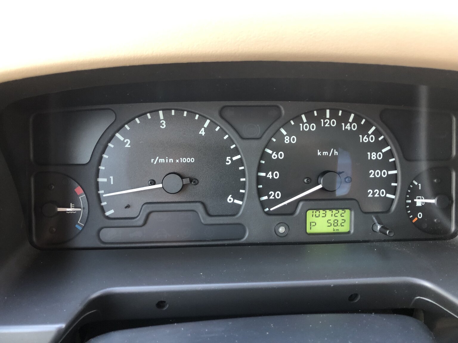 Interior image of 1999 Land Rover Discovery 4.0 V8