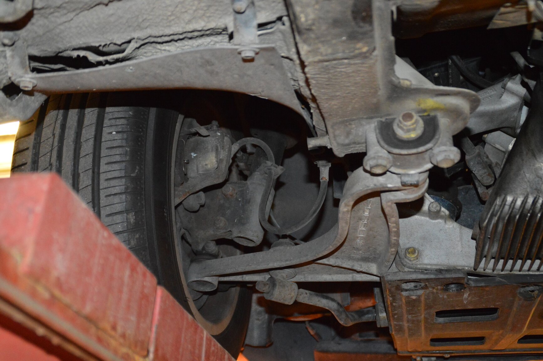 Image of 1986 Porsche 944 Coupé mechanics
