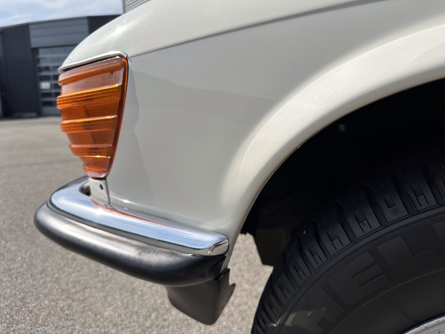 Exteriörbild på 1972 Mercedes-Benz 350 SL