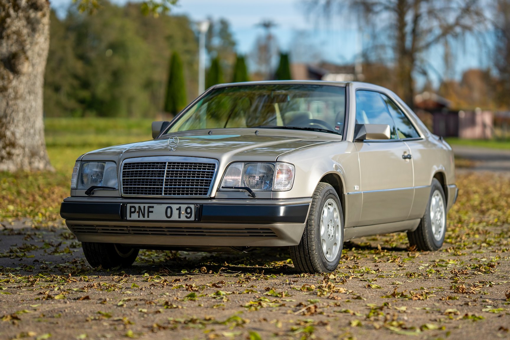Exteriörbild på 1992 Mercedes-Benz 300 CE-24