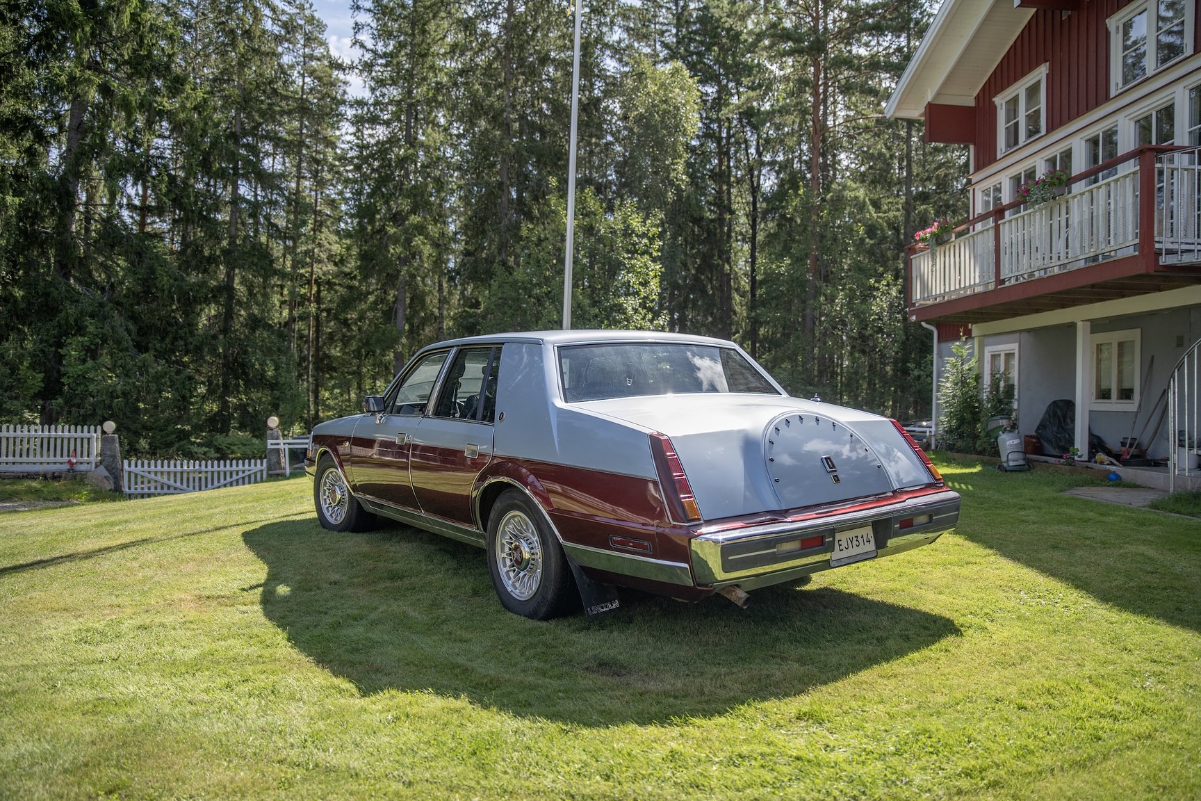 Exterior image of 1985 Lincoln Continental 5.0 V8 EFI