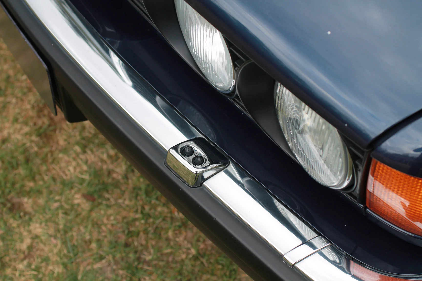 Exterior image of 1989 BMW 750iA (39)