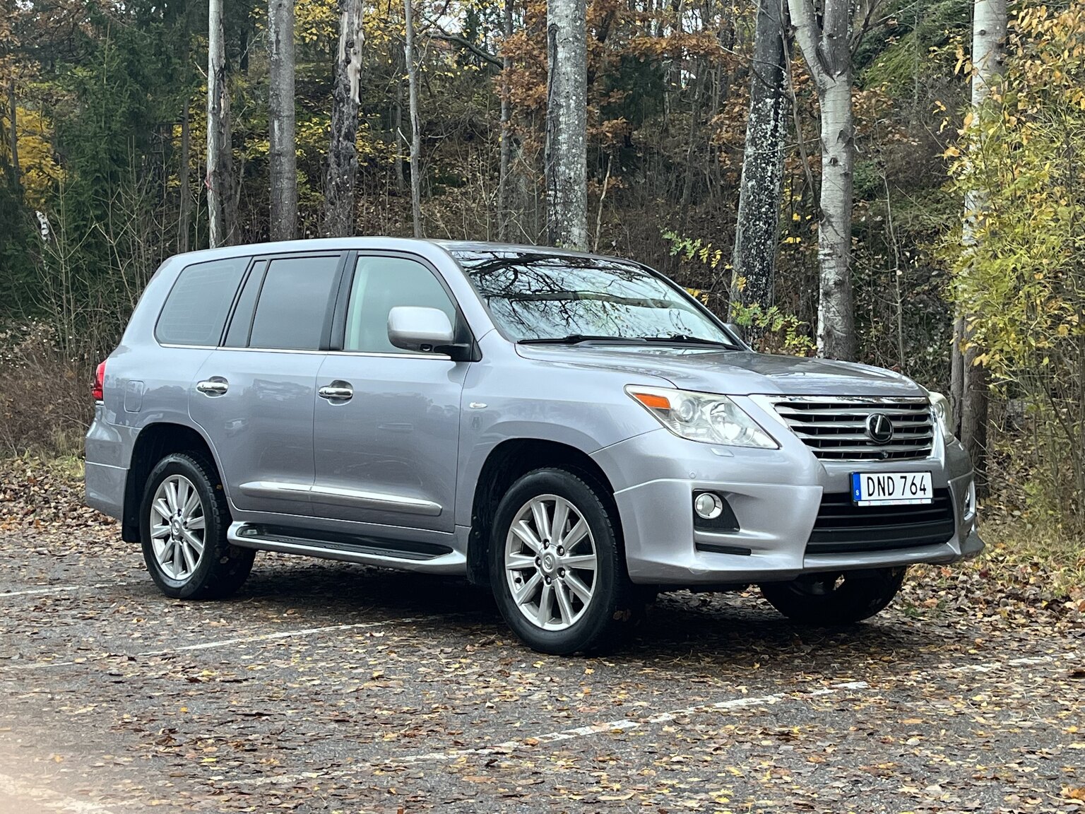 Exterior image of 2011 Lexus LX570