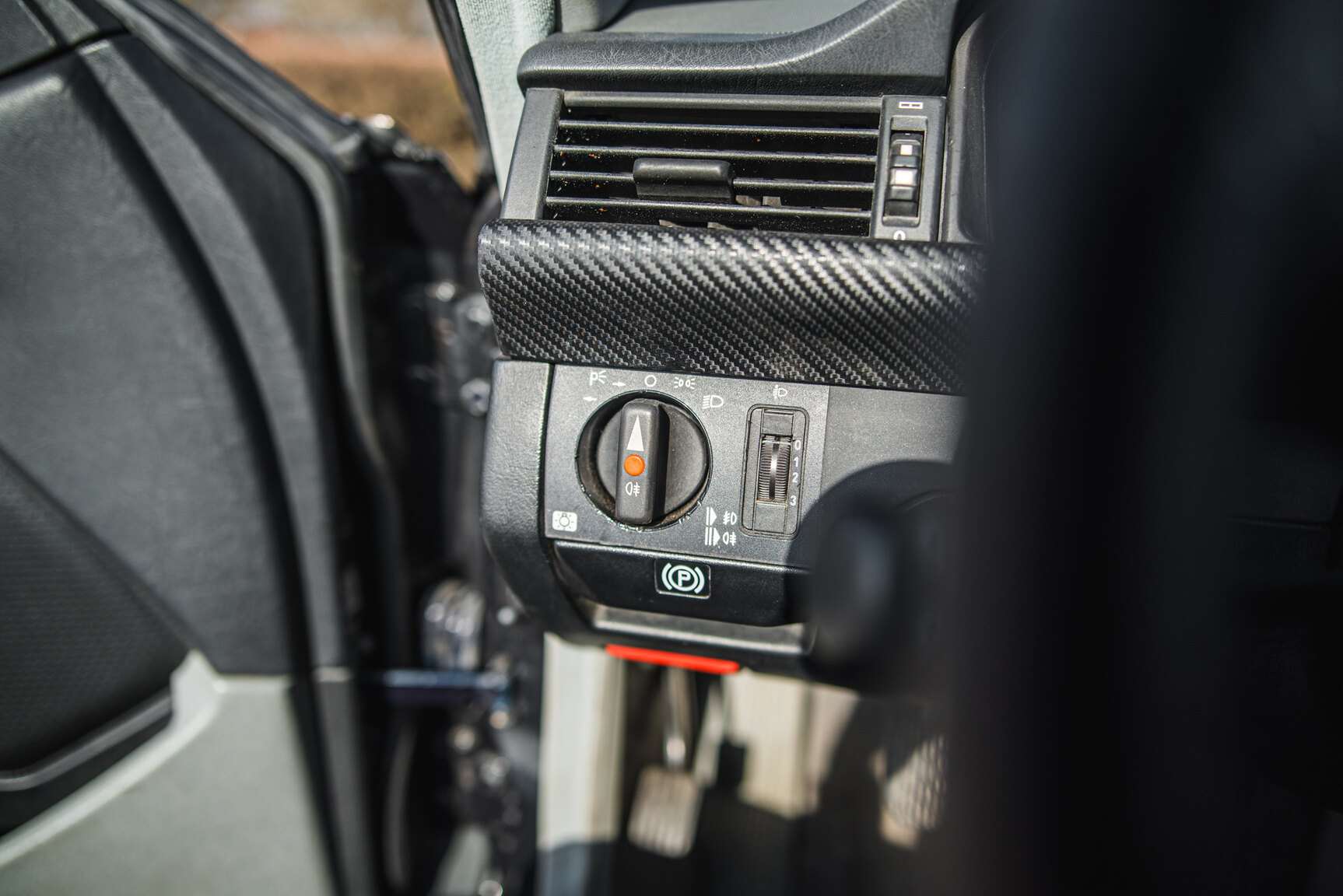 Interior image of 1989 Mercedes-Benz 300 CE Koenig Specials