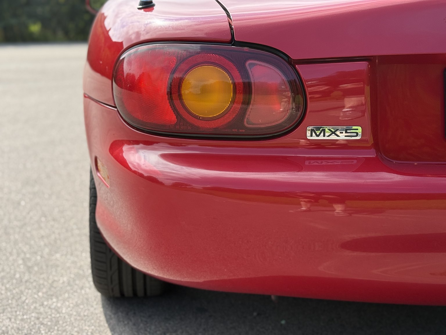 Exterior image of 1999 Mazda MX-5