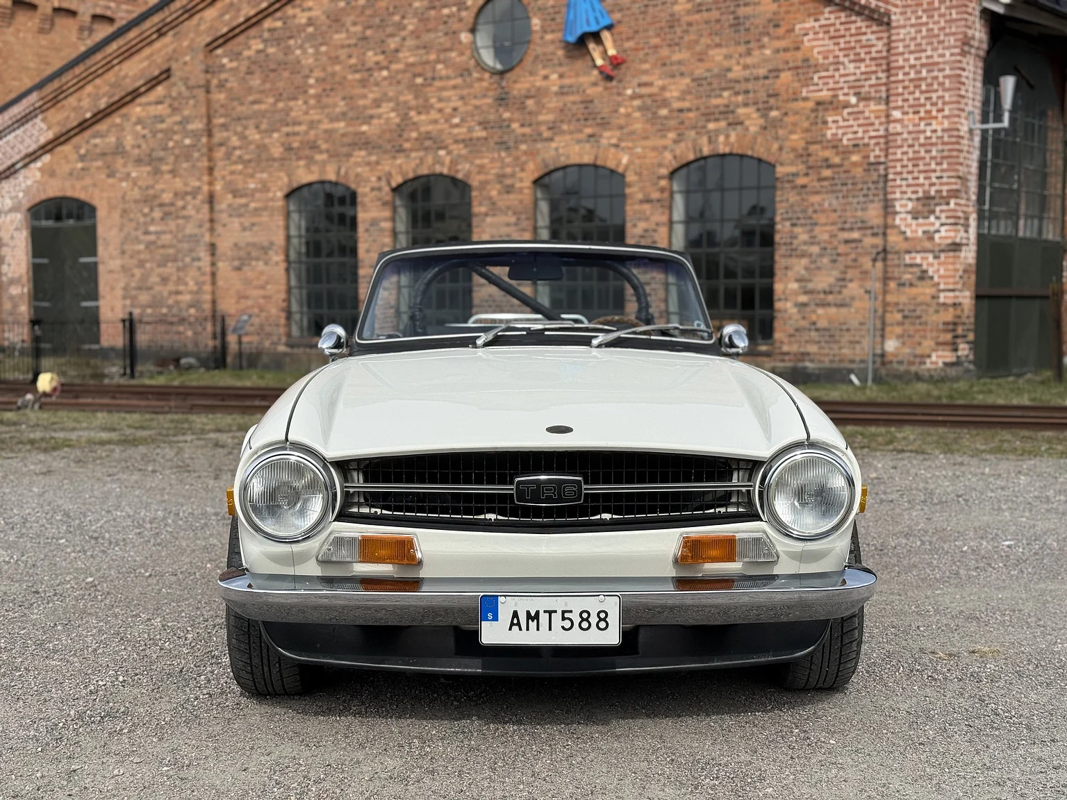 Exterior image of 1970 Triumph TR6 Hardtop  (5)