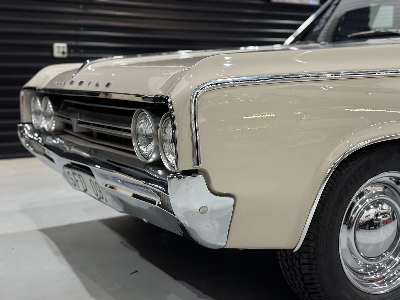 Exteriörbild på 1964 Oldsmobile Cutlass Convertible (32)