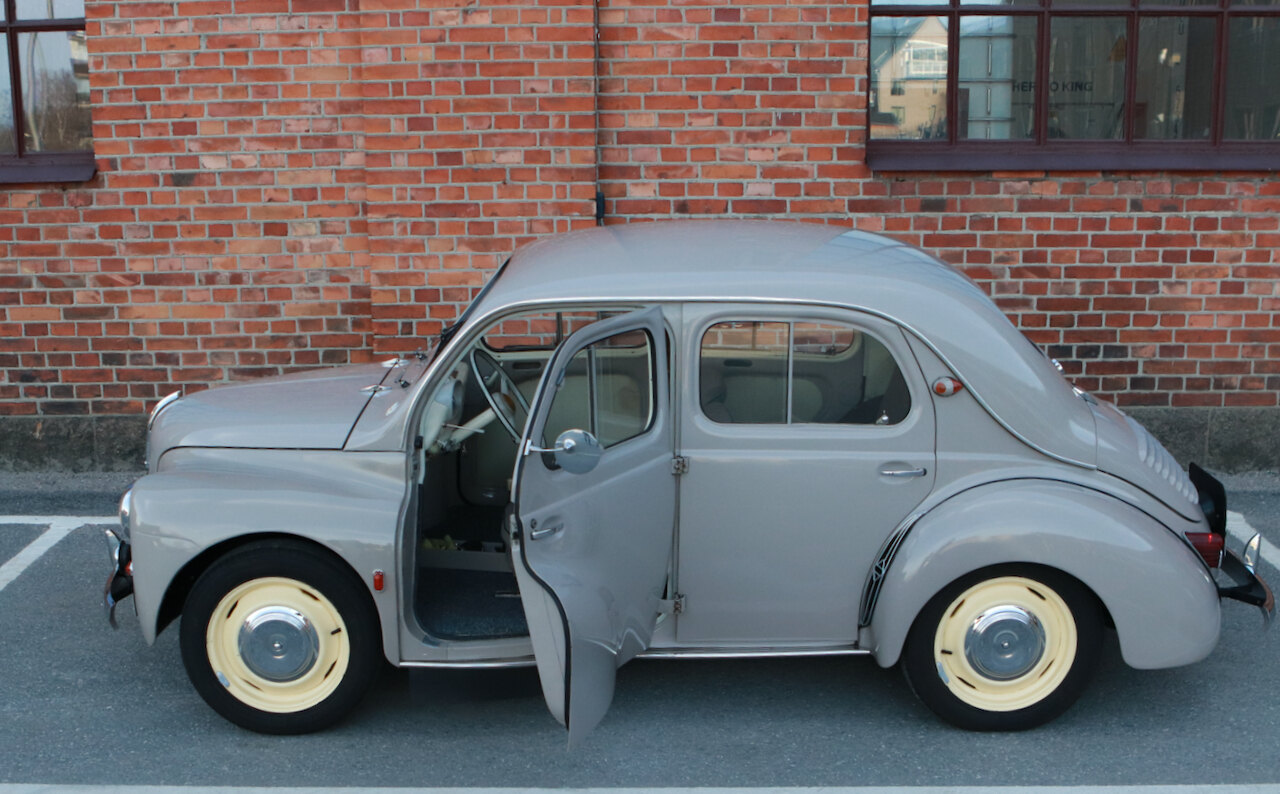 Exterior image of 1959 Renault 4CV
