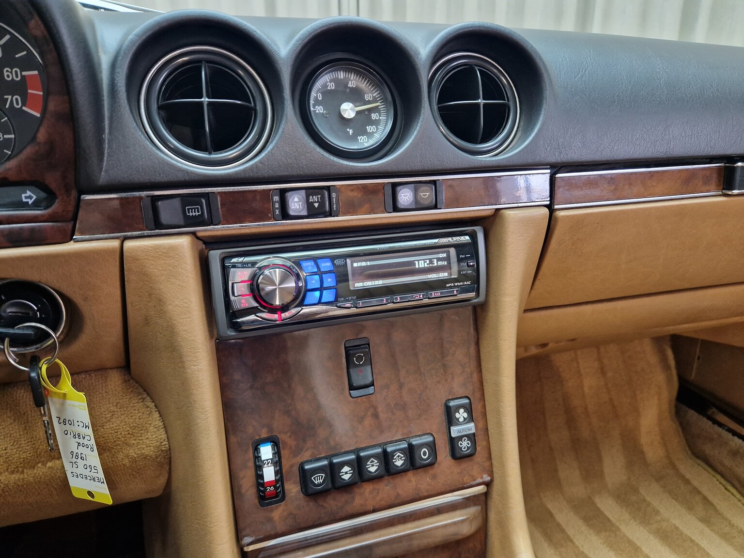 Innenraumfoto von Mercedes-Benz 560SL