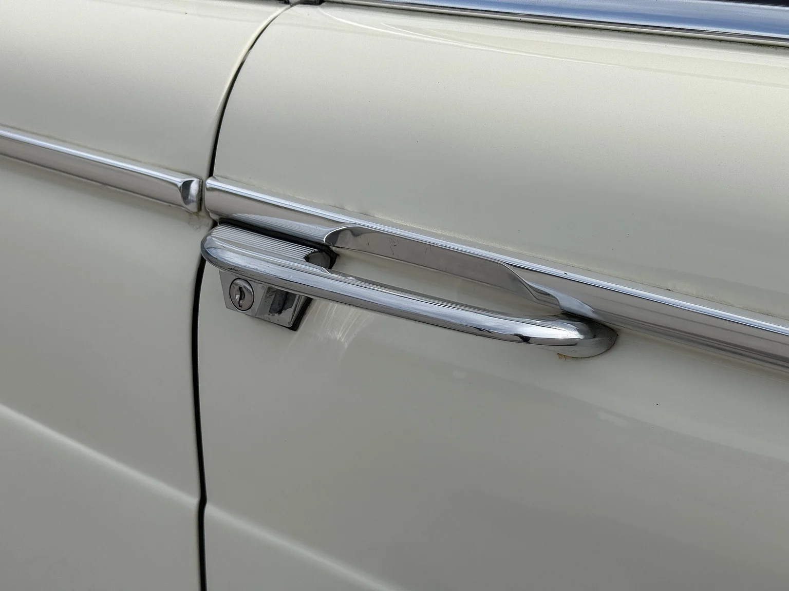 Exteriörbild på 1970 BMW New Class 4-dörrars Sedan (56)