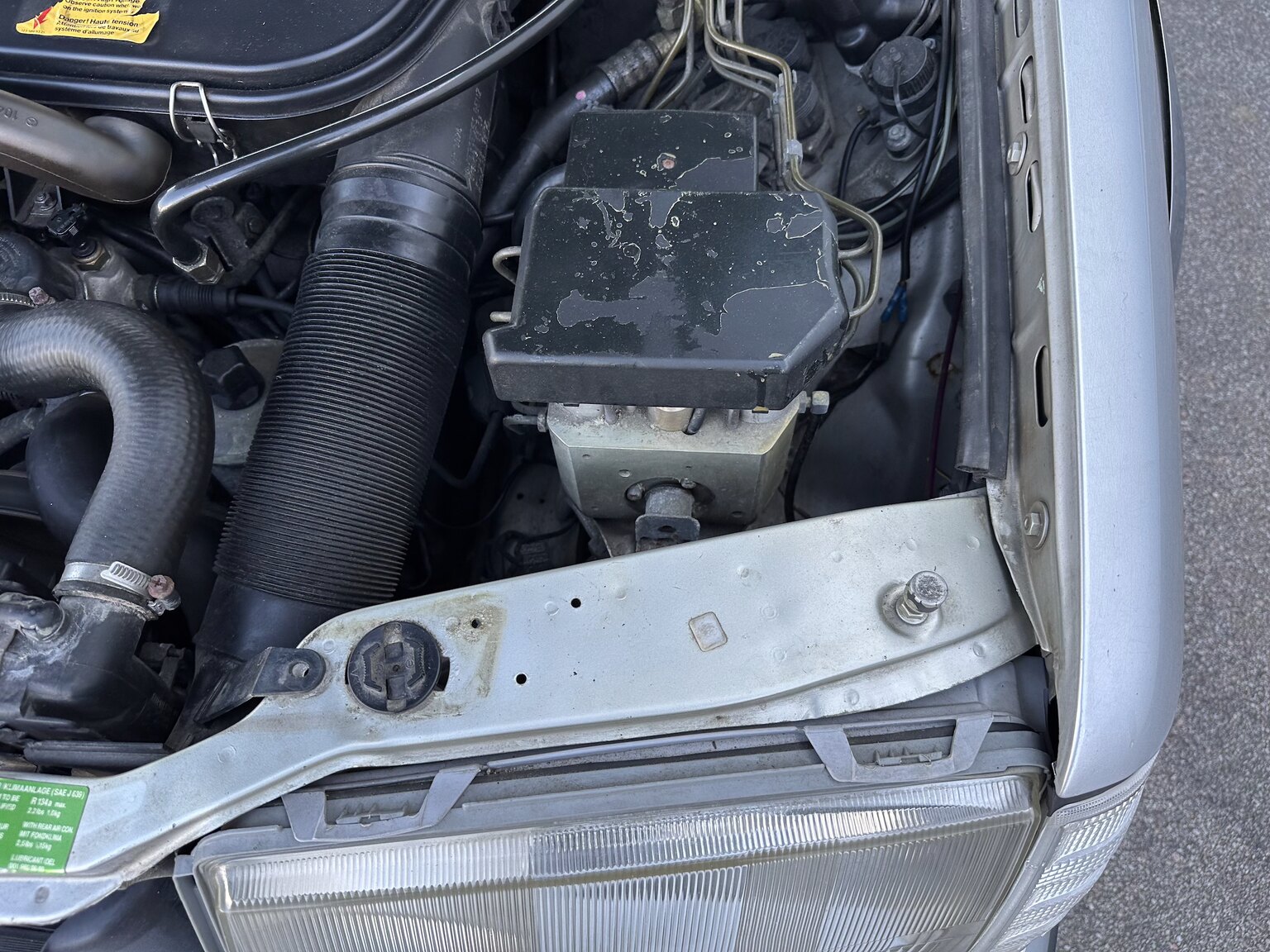 Image of 1992 Mercedes-Benz 300 CE-24 mechanics