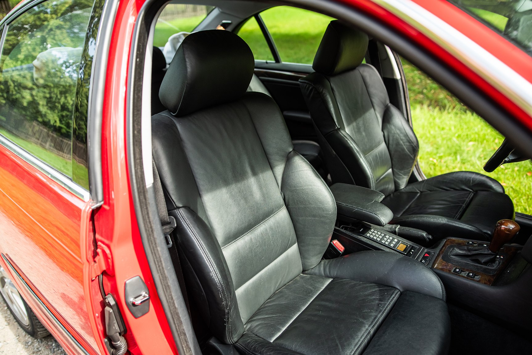 Interior image of 2001 BMW 330Xi