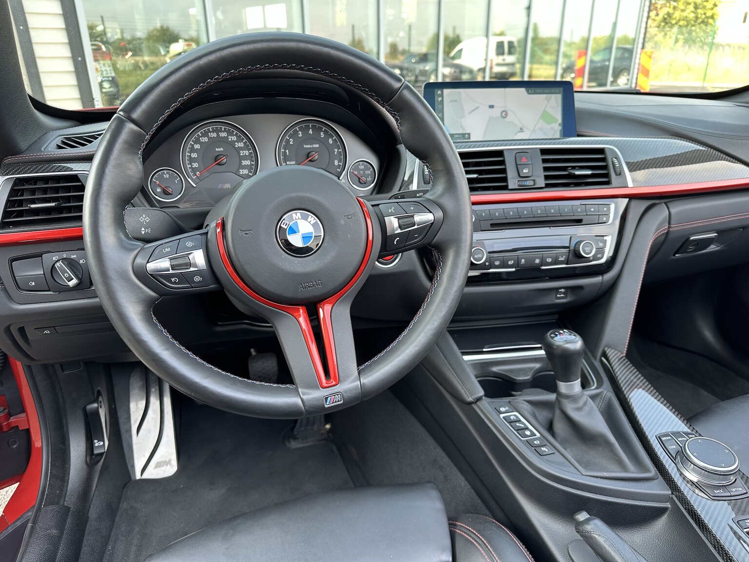 Interiörbild 2018 BMW M4 Competition Convertible F83 Manual