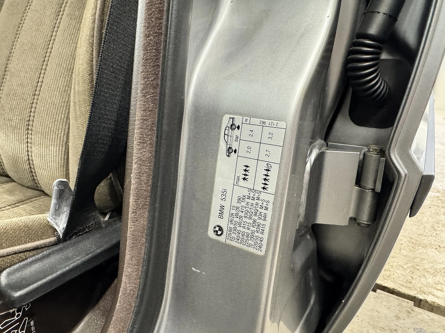 Interior image of 1988 BMW 535i - NO RESERVE (37)