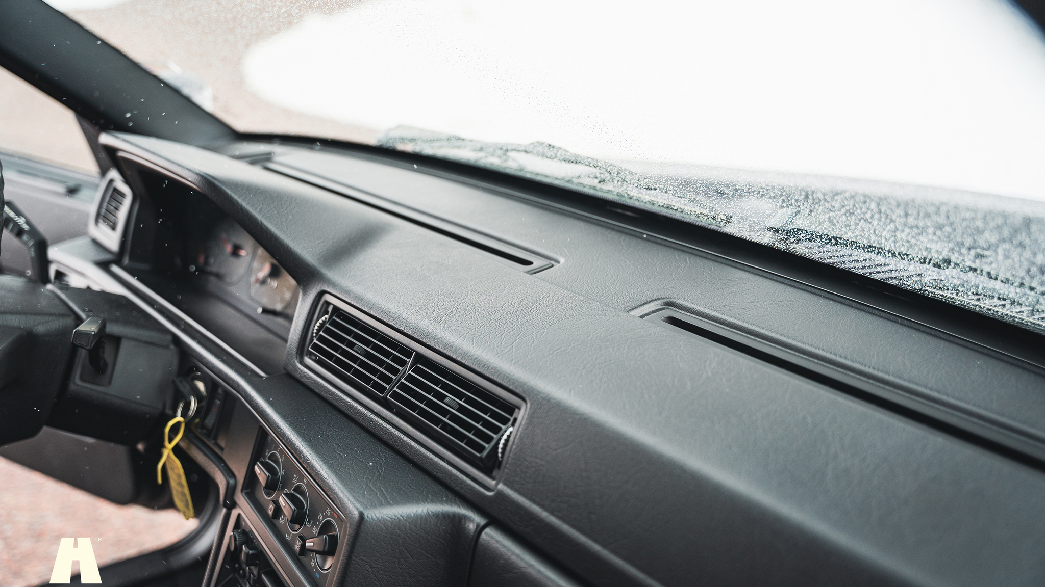 Interior image of 1995 Volvo 940 SE