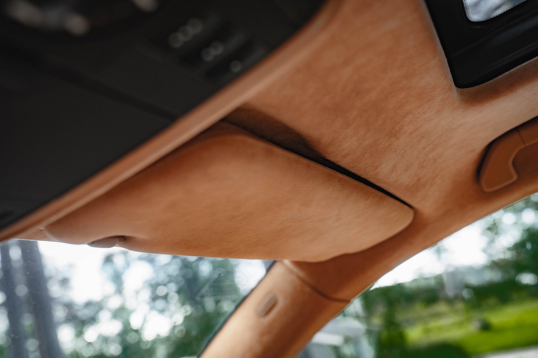 Interior image of 2005 Porsche Cayenne Turbo WLS