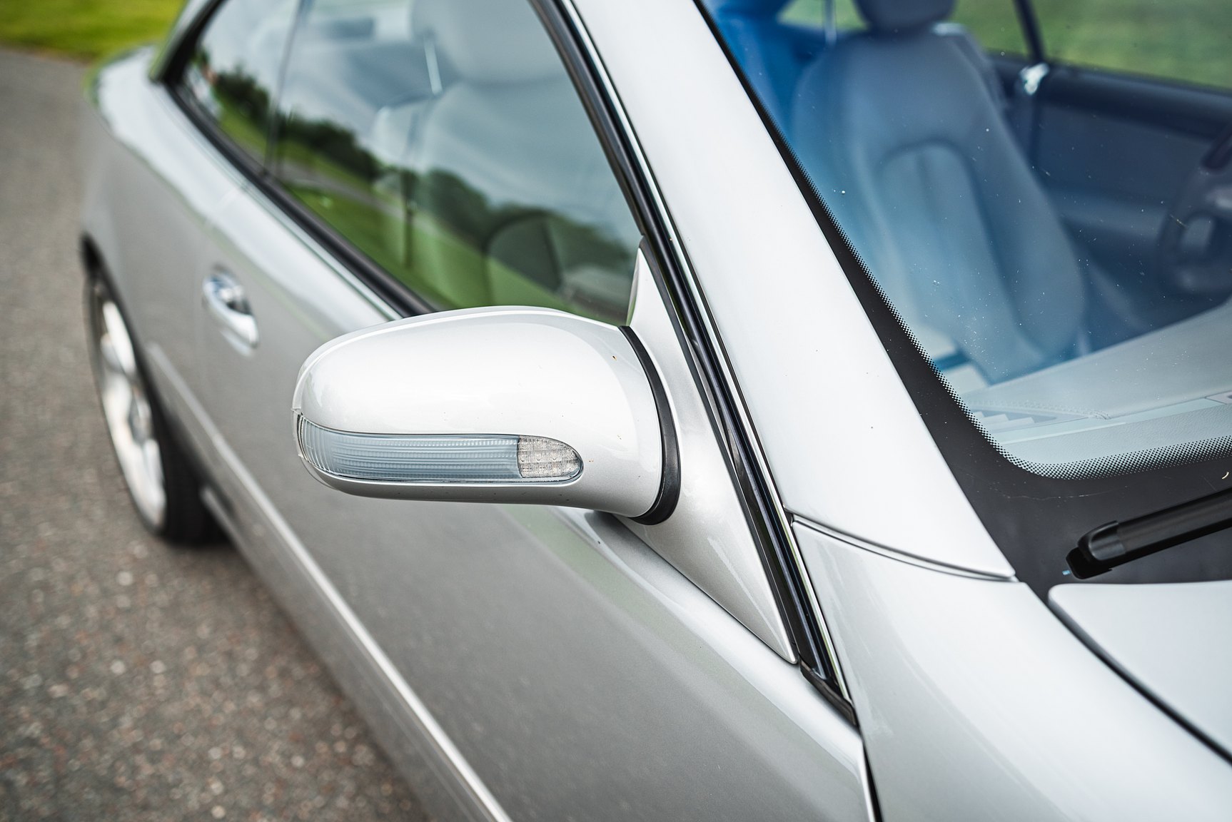 Exterior image of 2000 Mercedes-Benz CL 500