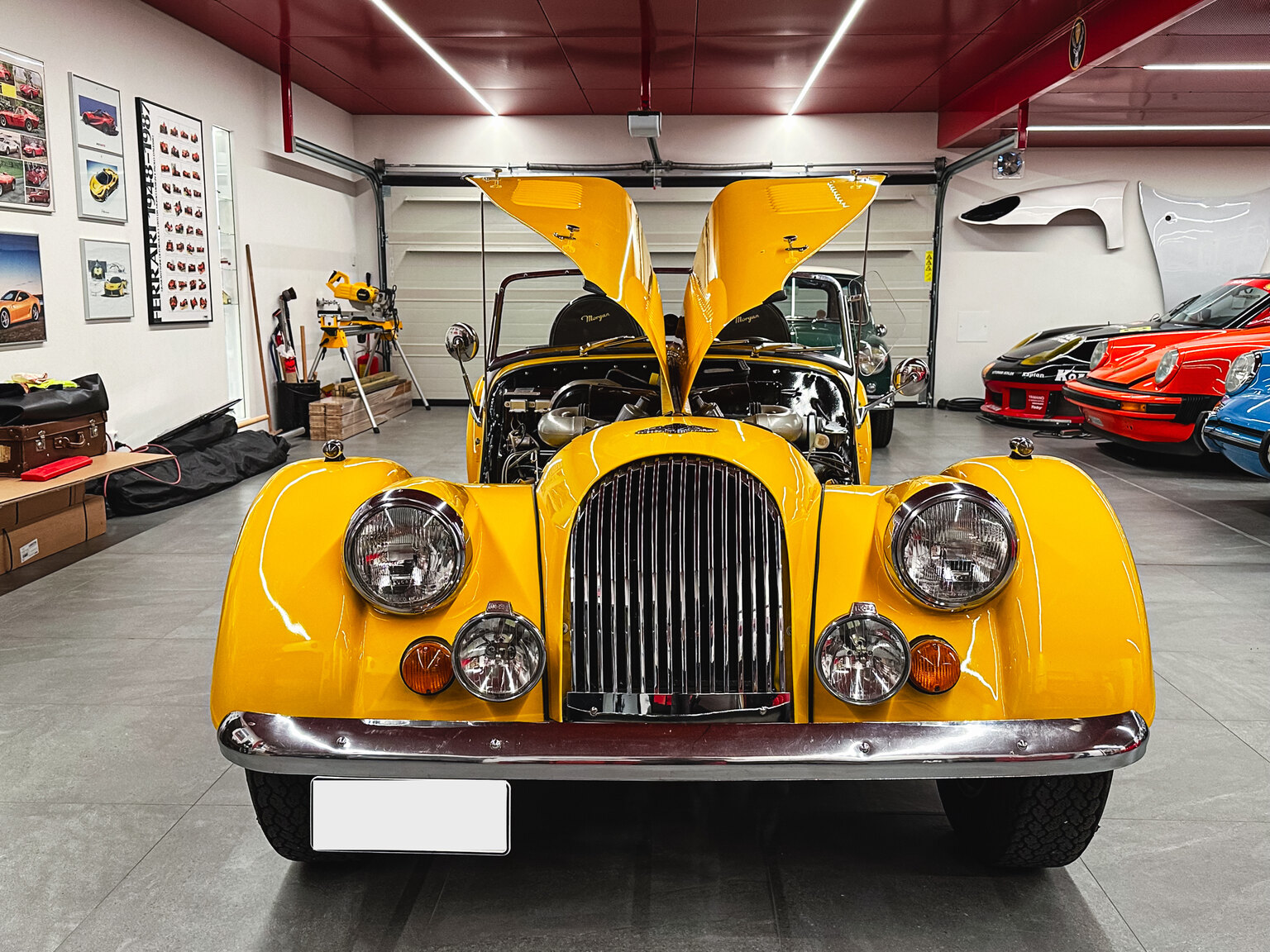 Image of 1974 Morgan +8 mechanics