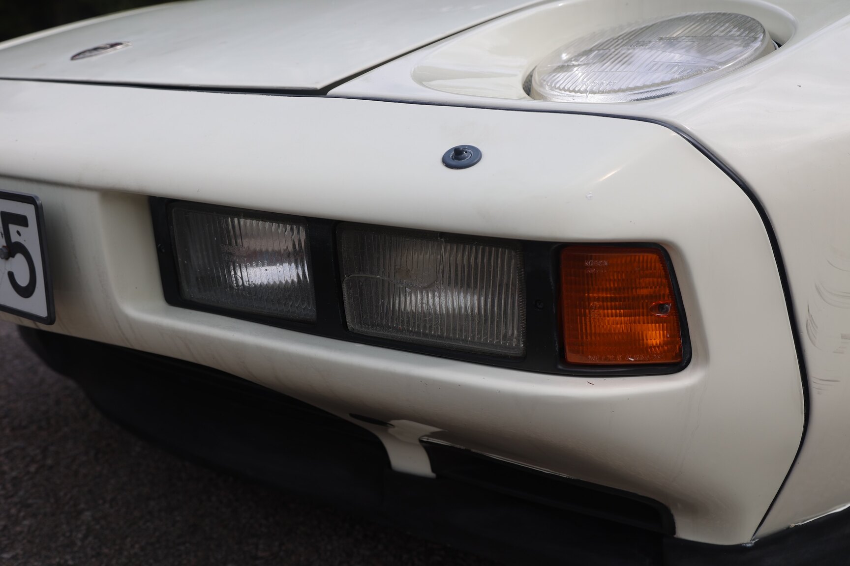 Exterior image of 1981 Porsche 928 S (21)