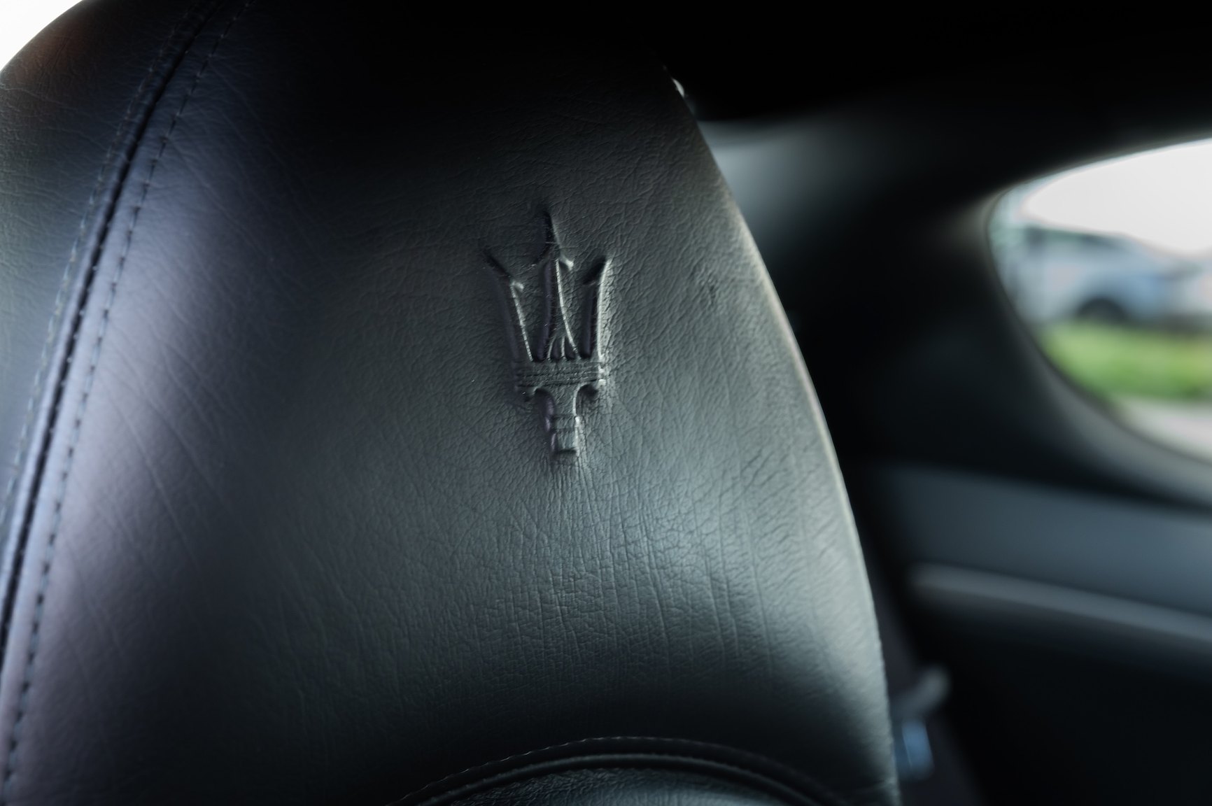 Interior image of 2004 Maserati Coupé 4.2 V8 Cambiocorsa