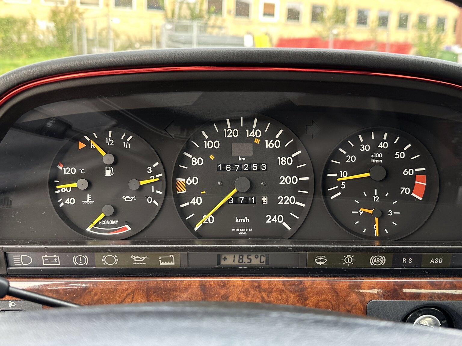 Interiörbild 1987 Mercedes 300 SE