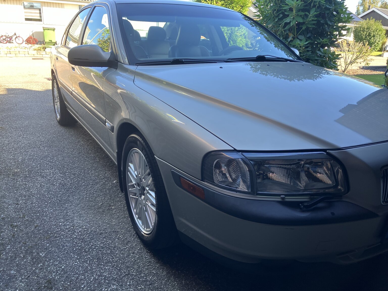 Exterior image of 1999 Volvo S80