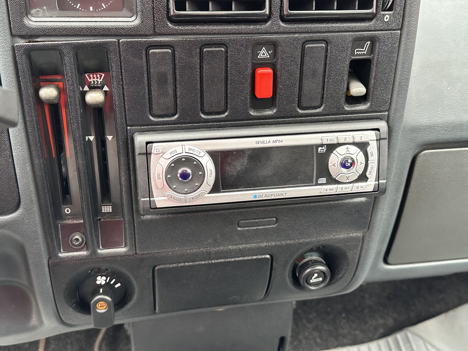 Interior image of 1983 Opel Kadett (12)