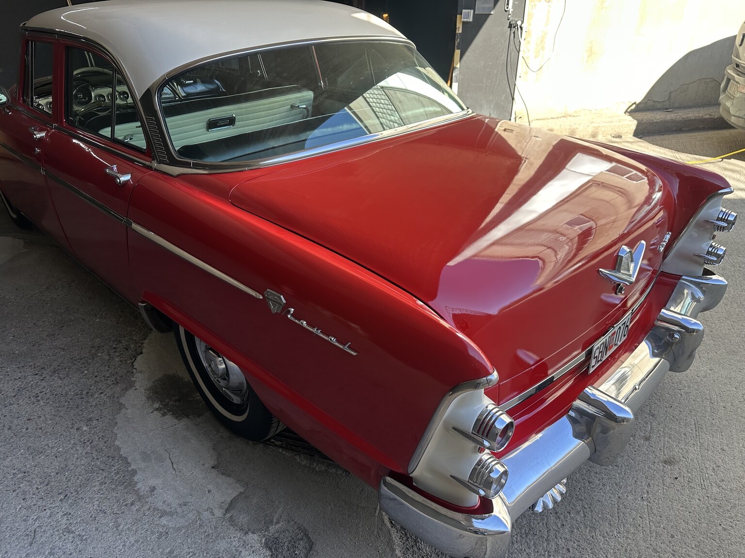 Exteriörbild på 1955 Dodge Custom Royal Sedan HEMI
