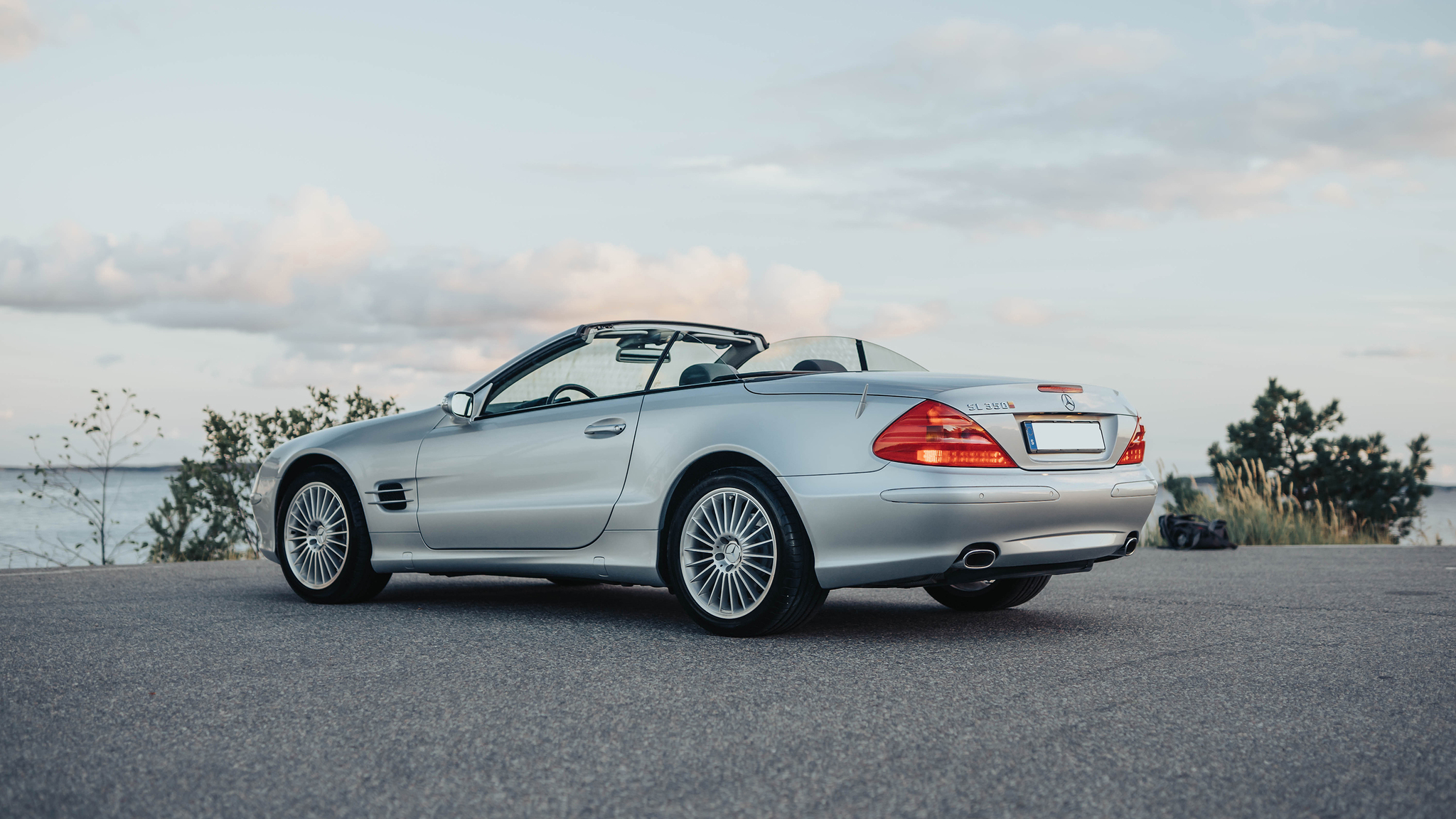 Exterior image of 2006 Mercedes Benz SL350 (15)