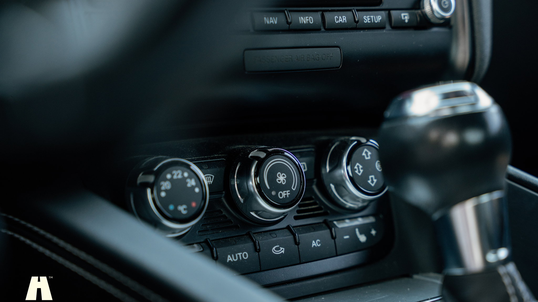 Interior image of 2009 Audi TTS (23)