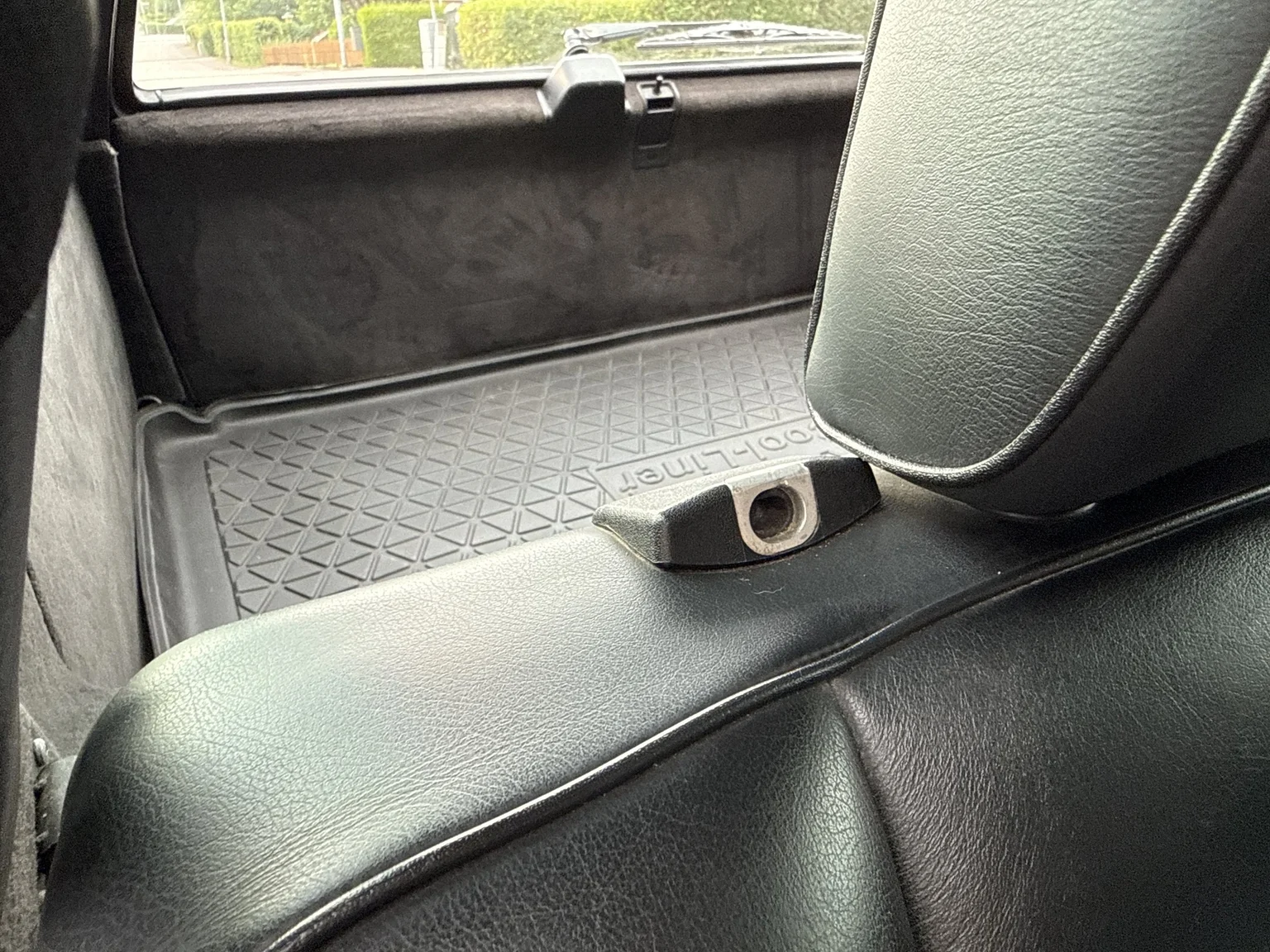 Interior image of 1994 Mercedes-Benz E 320 T (61)