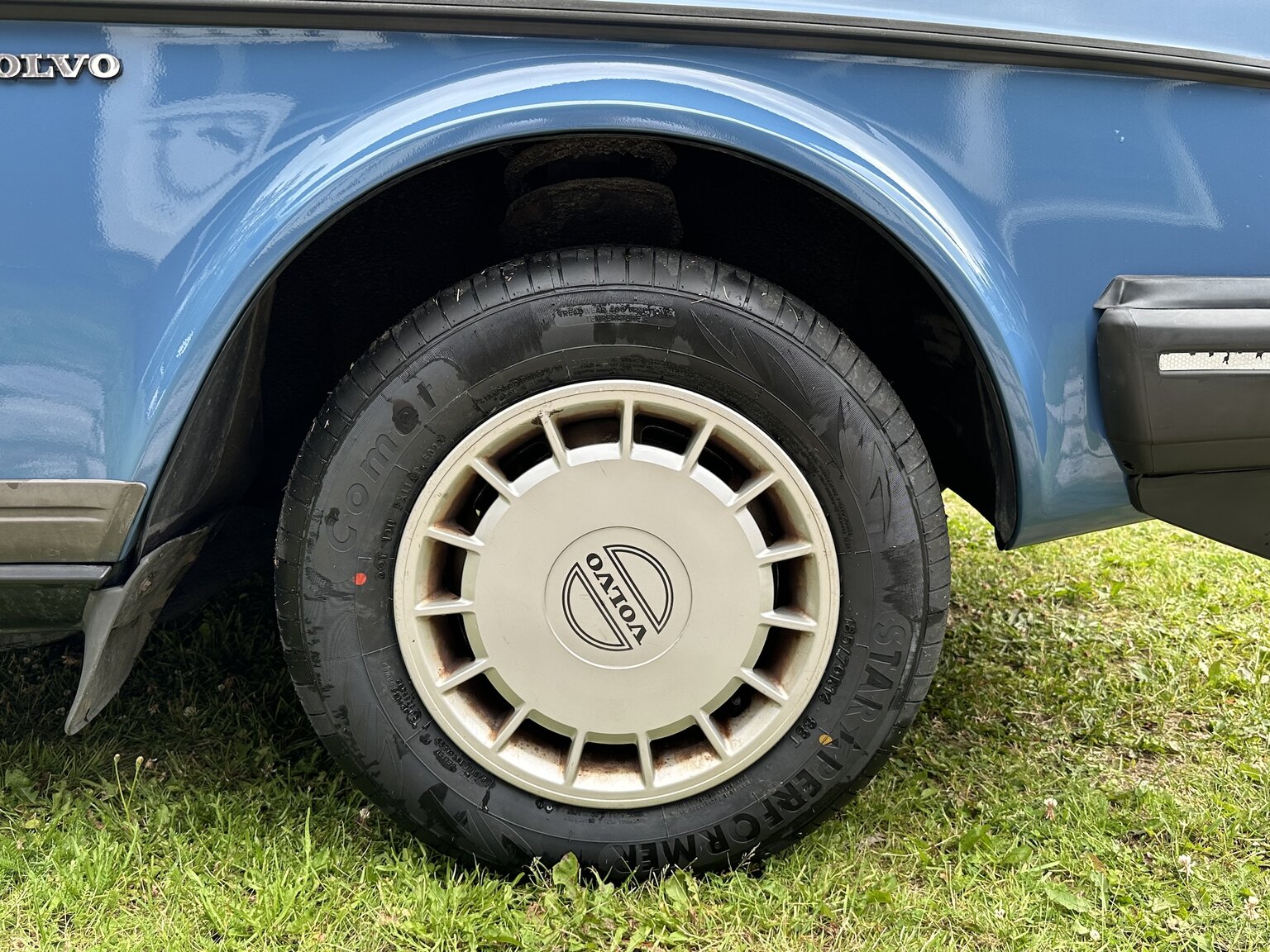 Exteriörbild på 1986 Volvo 244