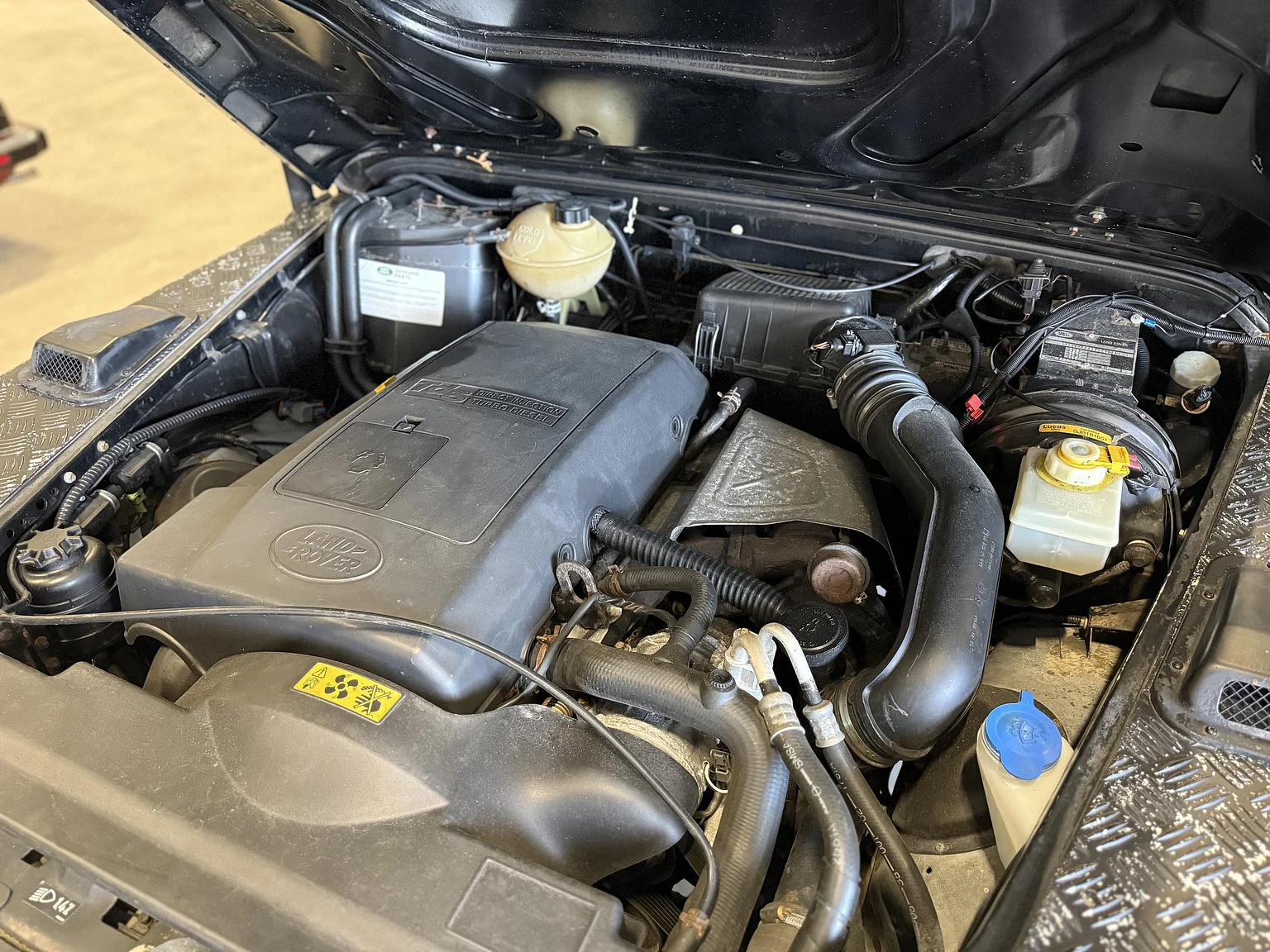 Image of 2000 Land Rover Defender 110 Tomb Raider (1) mechanics