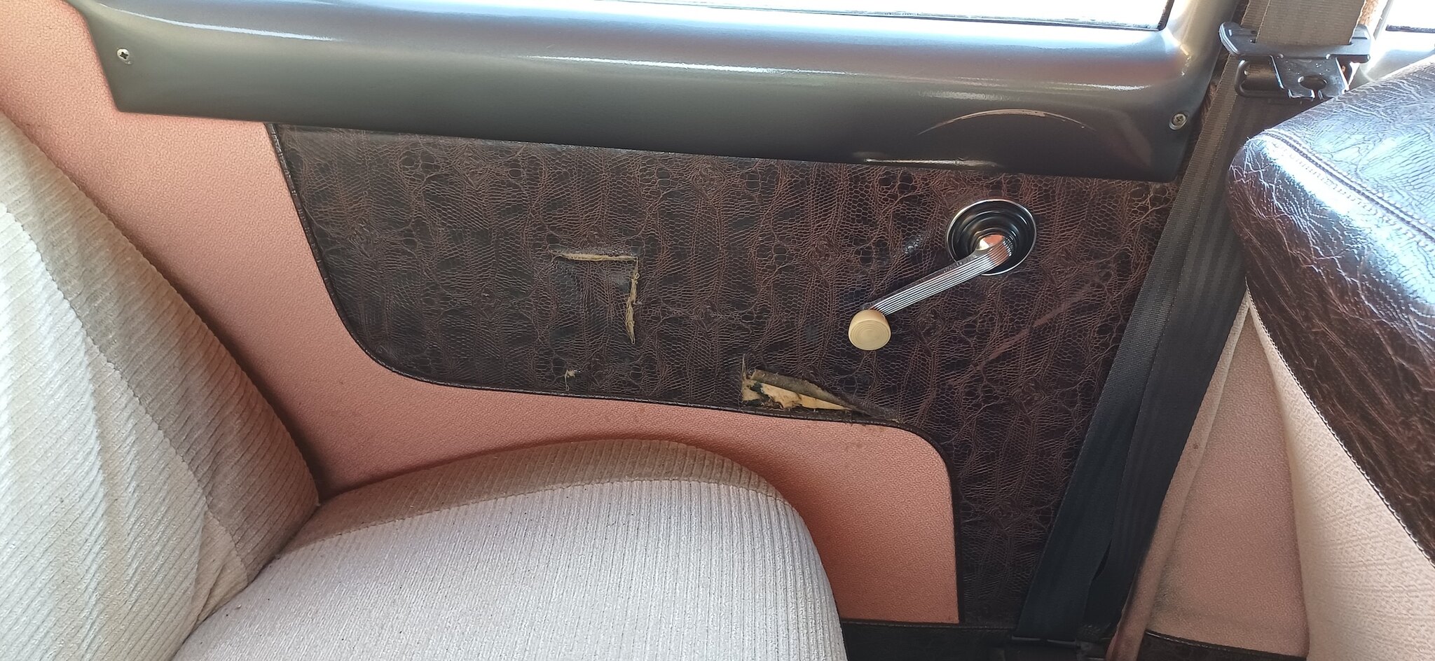 Innenraumfoto von 1953 Kaiser Deluxe Club 2-door