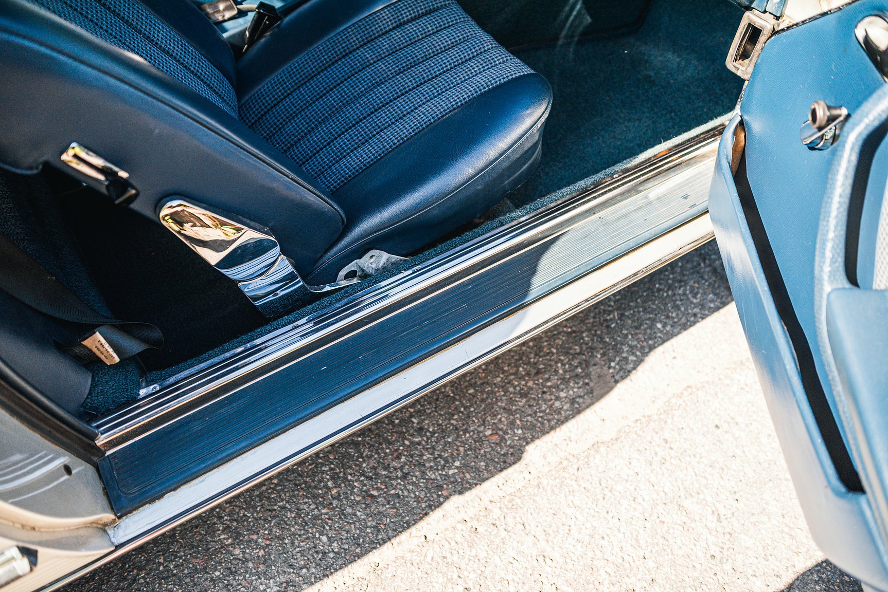 Interior image of 1972 Mercedes-Benz 350 SL