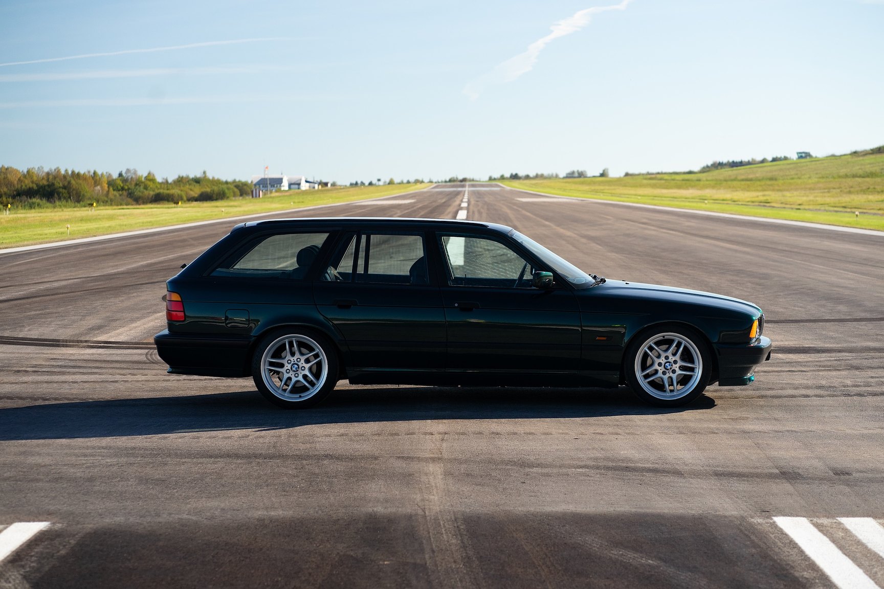 Exteriörbild på 1995 BMW 540i Touring - NO RESERVE (7)