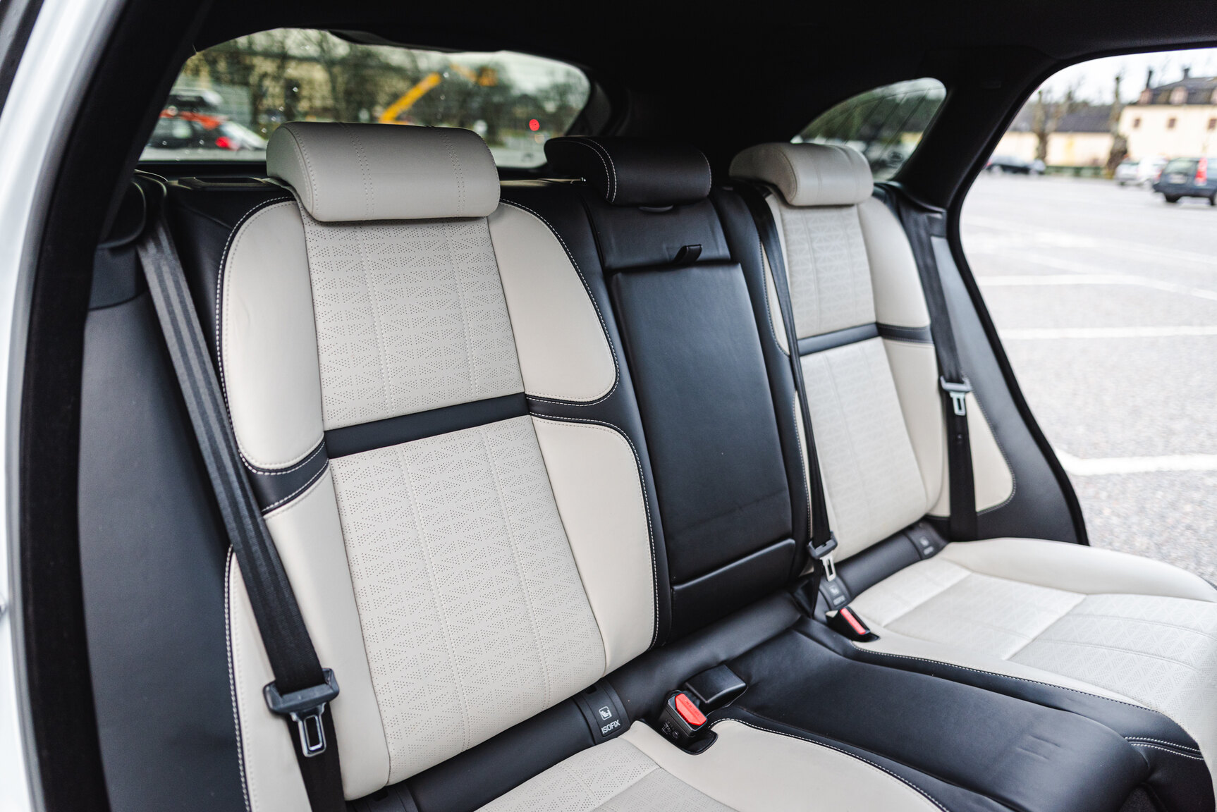 Interior image of 2018 Range Rover Velar D300 AWD HSE