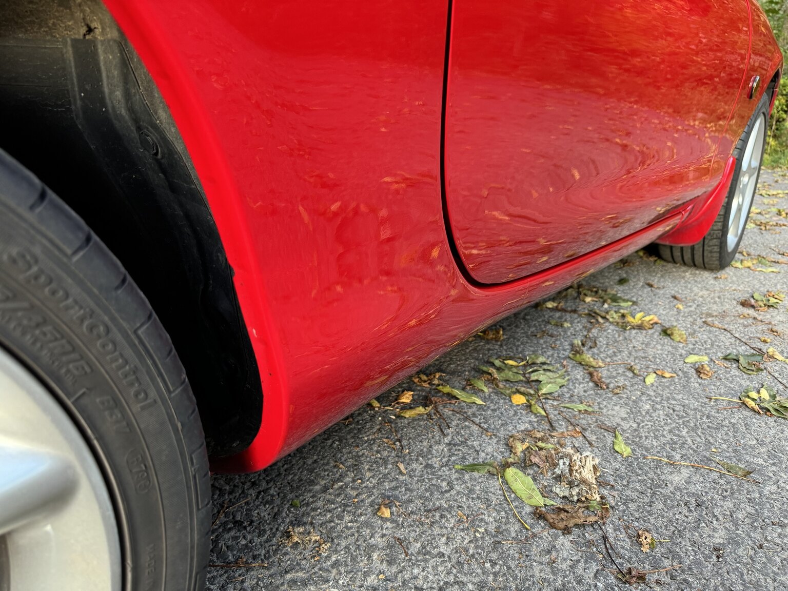 Exterior image of 2004 Mazda MX-5 (81)