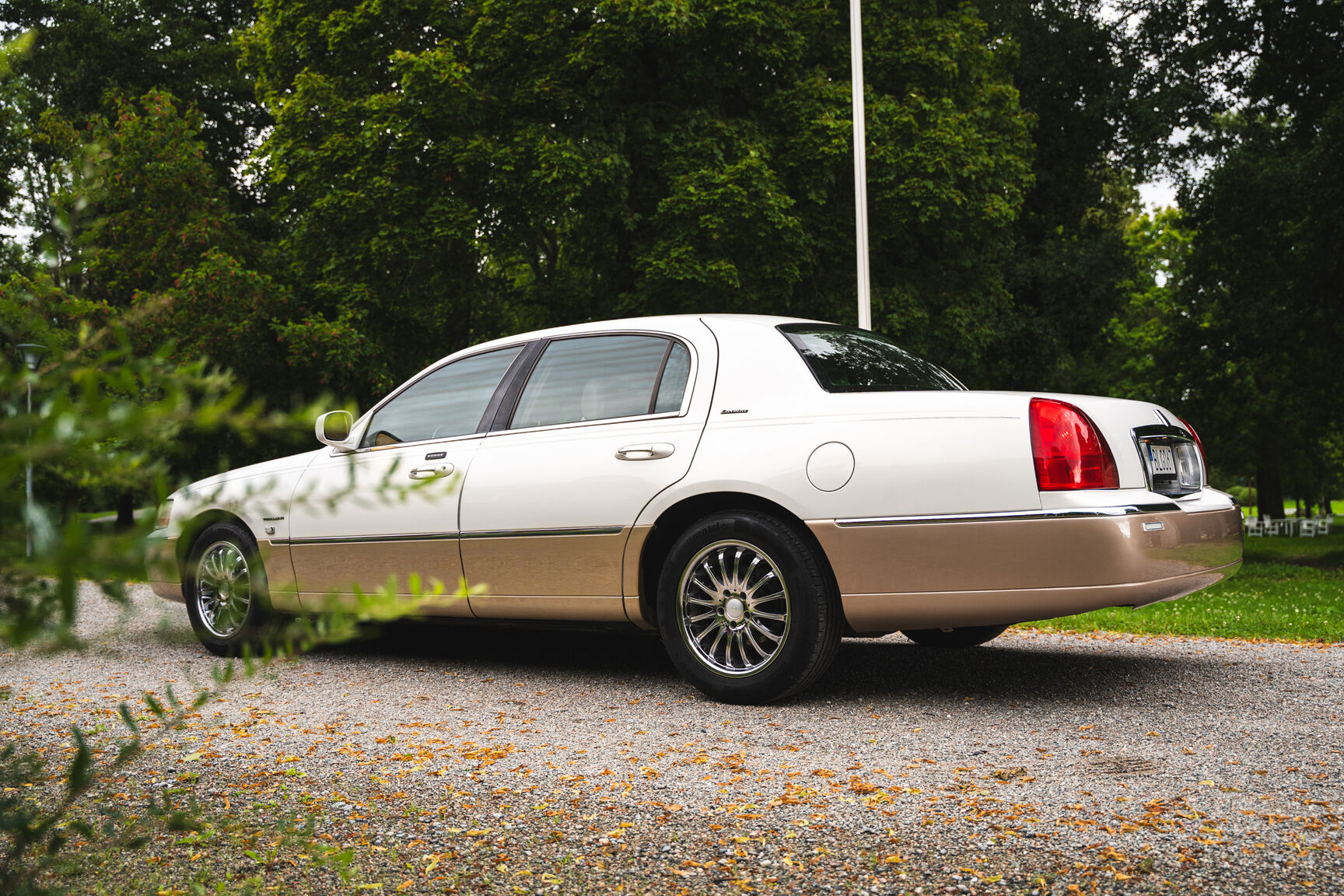 Exteriörbild på 2003 Lincoln Town Car
