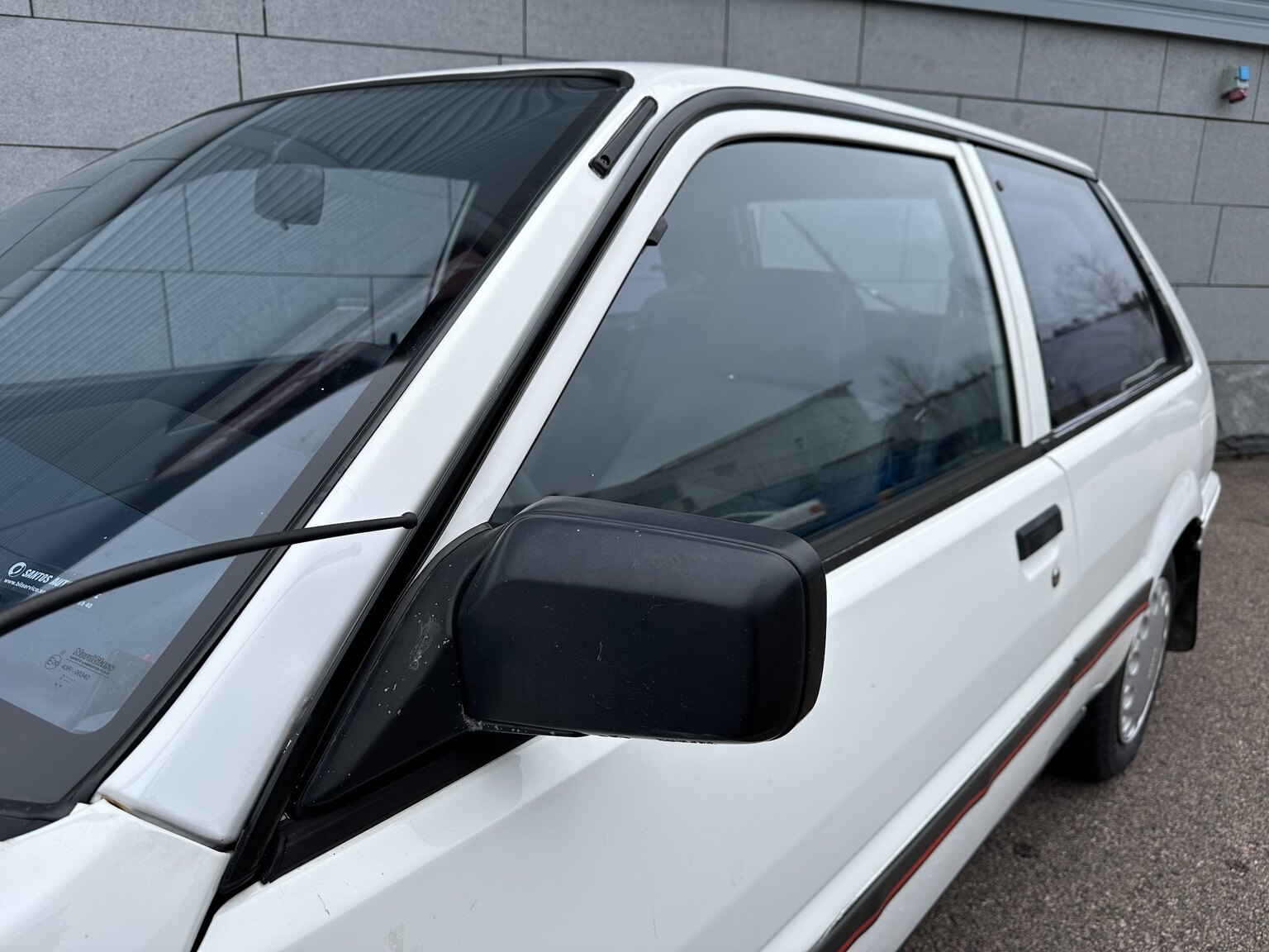 Exterior image of 1988 Nissan Sunny (19)