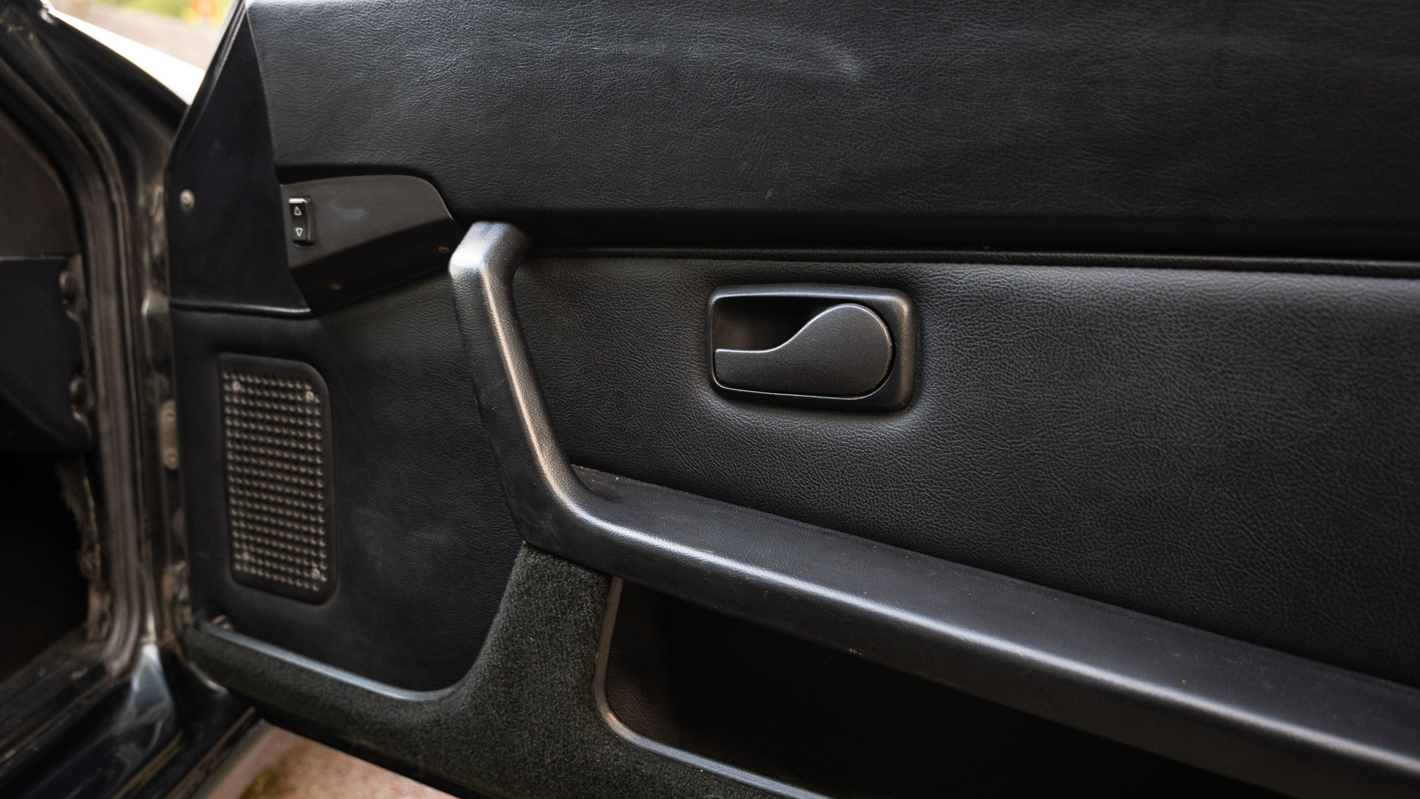 Interior image of 1995 Porsche 968