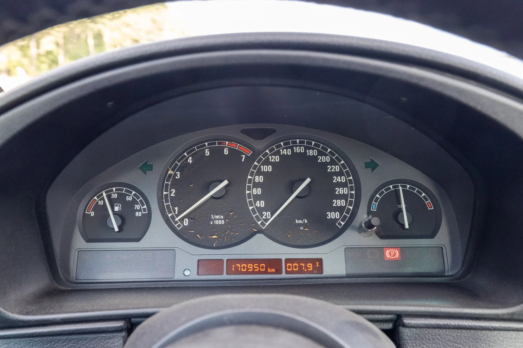 Interior image of 1991 BMW 850i (11)