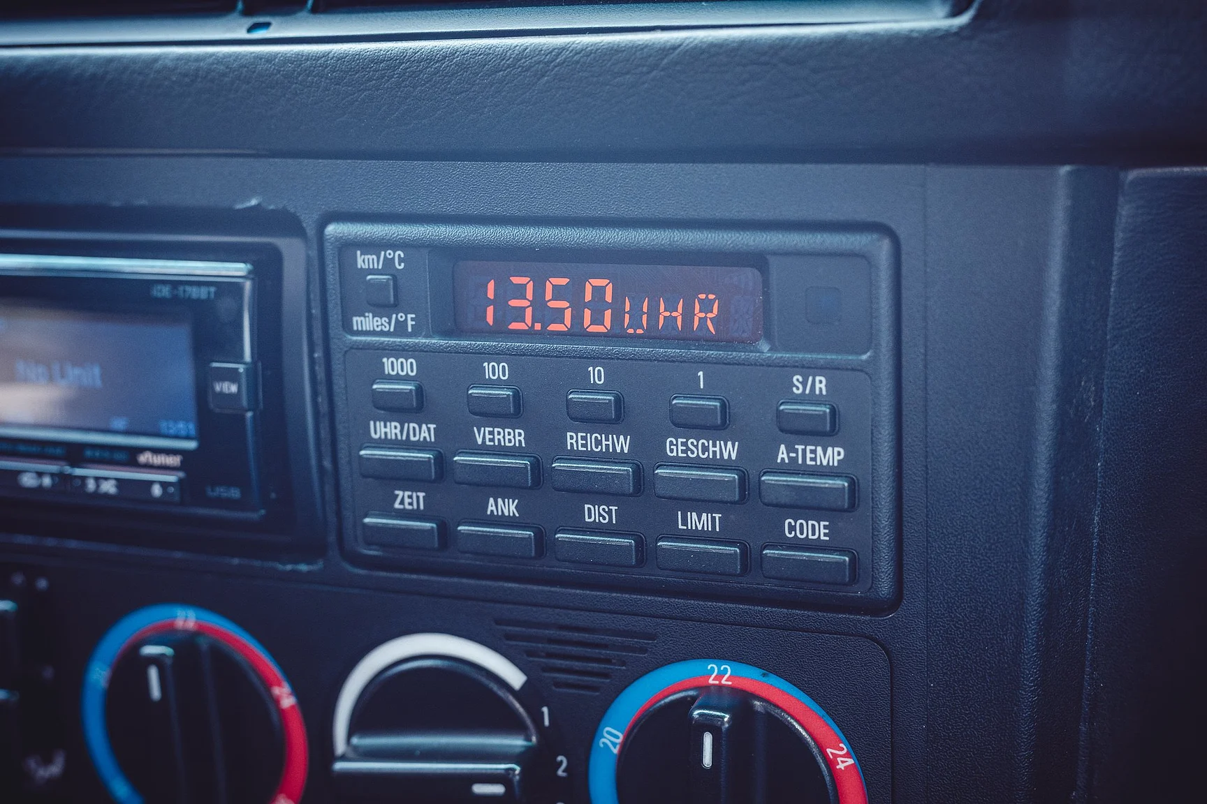 Interior image of 1992 BMW M5 3.8 (12)