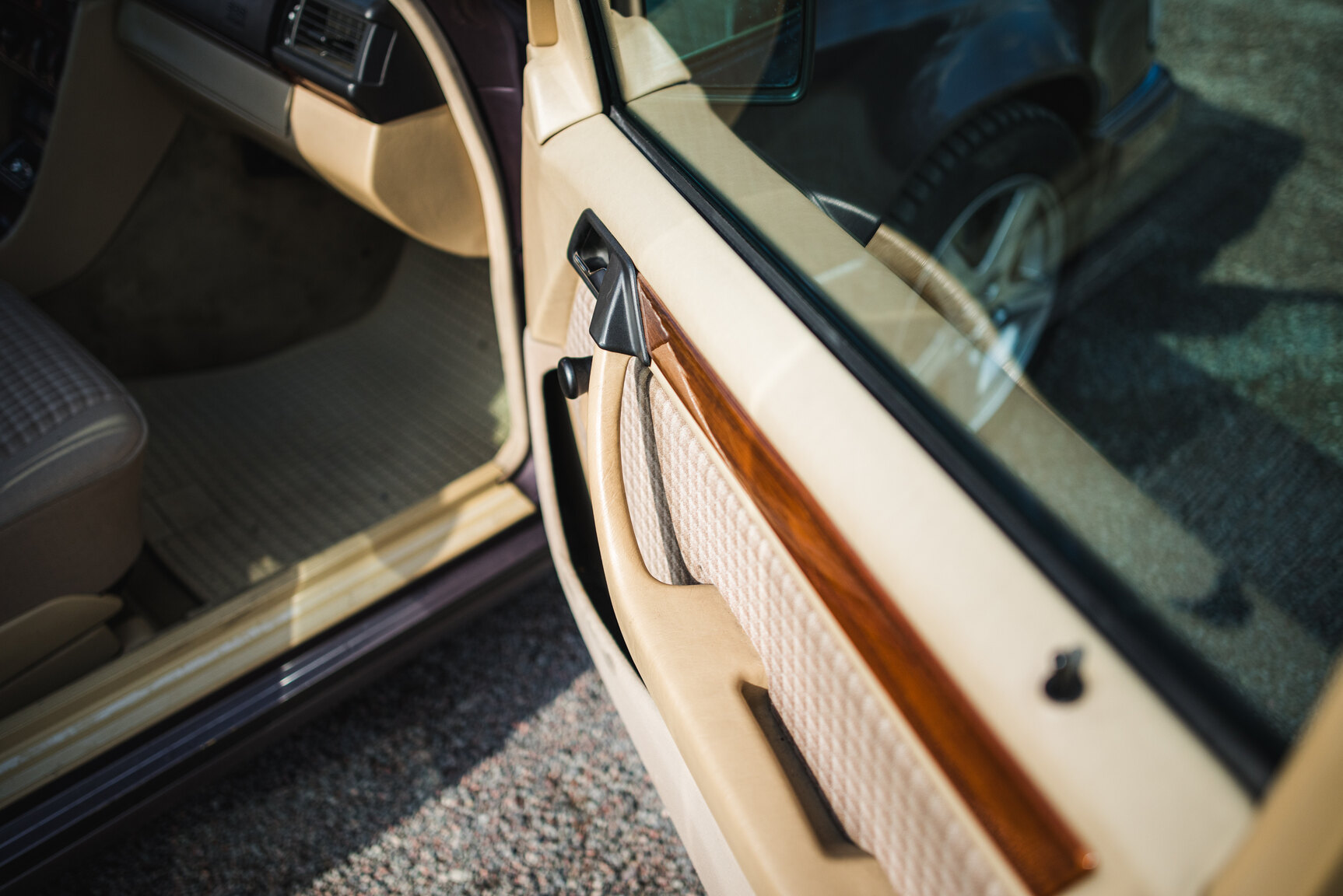 Interior image of 1993 Mercedes-Benz E 220